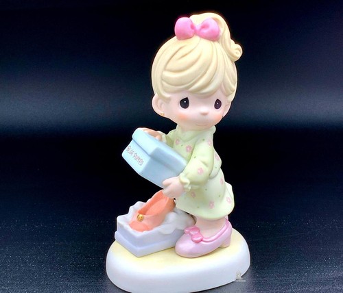 Precious moments girl shopping - girl,